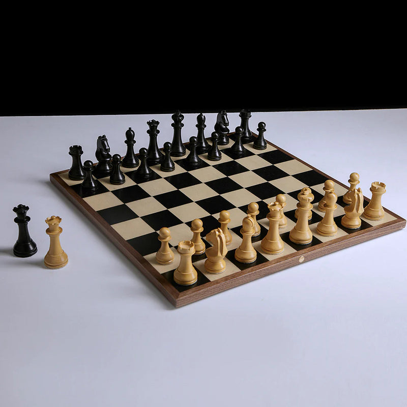 World Chess Home Edition Chess Set (Club Pieces with Bauhaus Board)