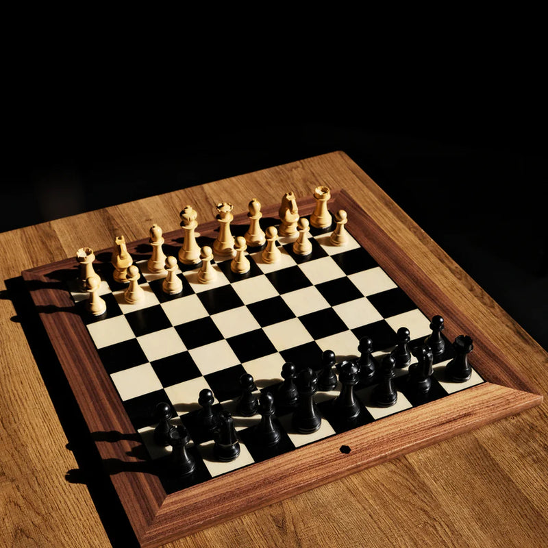 World Chess Home Edition Chess Set (Club Pieces with Home Edition Black/White Board)