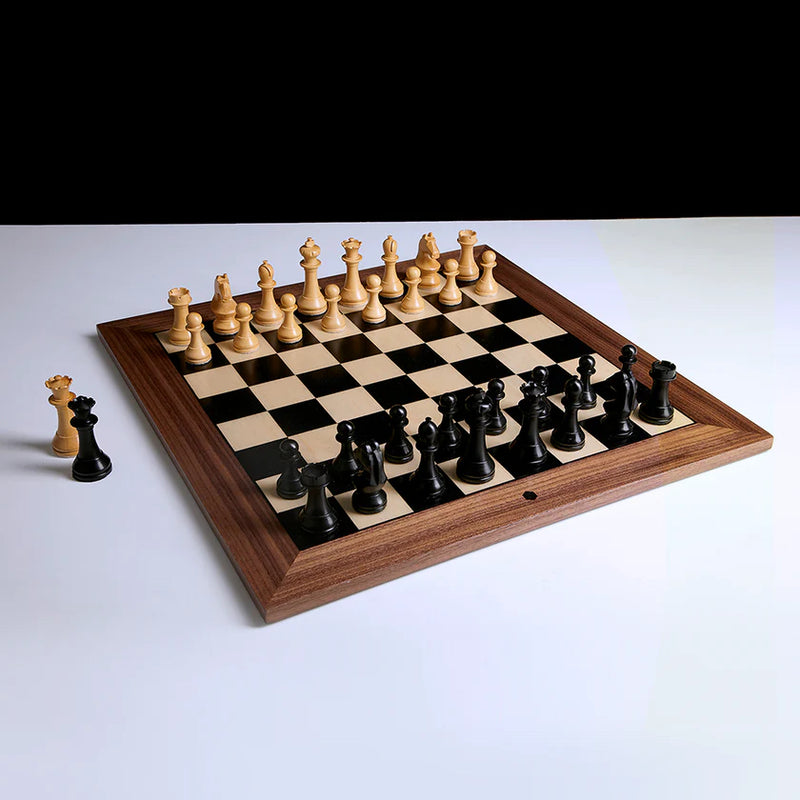 World Chess Home Edition Chess Set (Club Pieces with Home Edition Black/White Board)